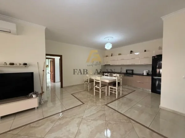 Tirane, shitet apartament 3+1 Kati 8, 140 m² 260.000 € (Liqeni Artificial)