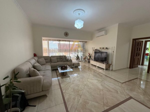 Tirane, shitet apartament 3+1 Kati 8, 140 m² 260.000 € (Liqeni Artificial)