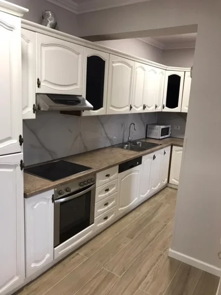 Tirane, jepet me qera apartament 2+1 Kati 6, 125 m² 1.000 €