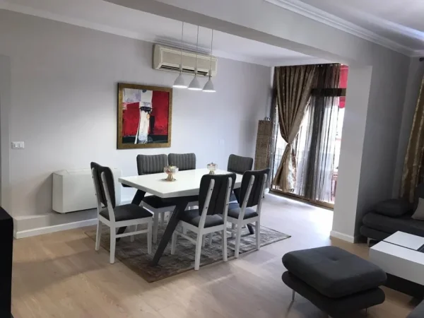 Tirane, jepet me qera apartament 2+1 Kati 6, 125 m² 1.000 €