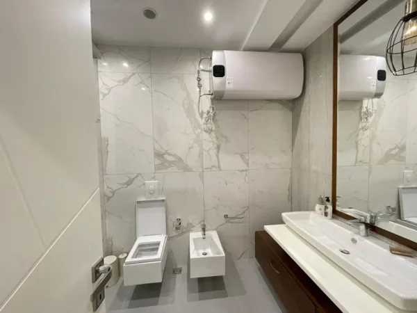 Tirane, jepet me qera apartament 3+1+Ballkon Kati 2, 140 m² 1.350 € (Kopshti Zoologjik)