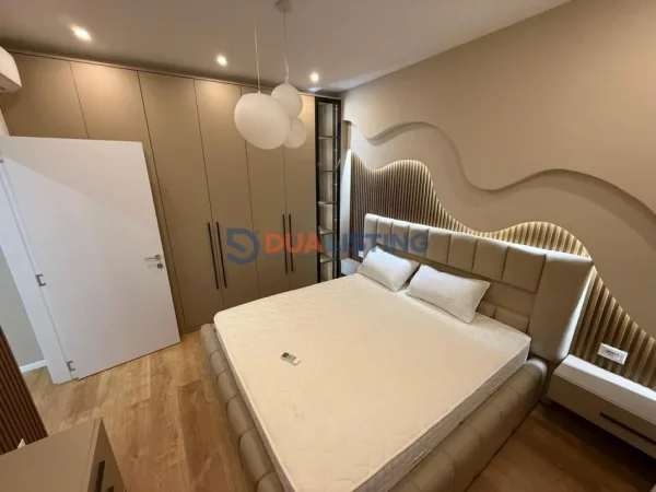 Tirane, jepet me qera apartament 2+1+Ballkon Kati 2, 95 m² 1.000 € (Shkolla e Kuqe)