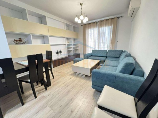 Tirane, jepet me qera apartament 2+1 Kati 2, 103 m² 550 € 