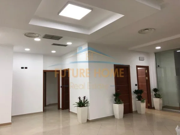 Tirane, jepet me qera zyre Kati 1, 780 m² 24.000 € 