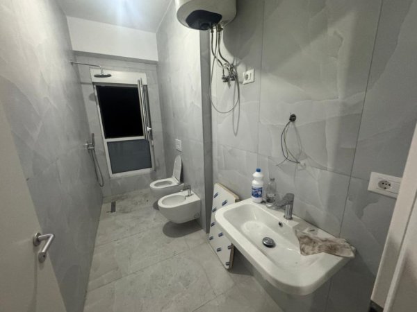 Tirane, jepet me qera apartament 2+1 Kati 3, 500 € 