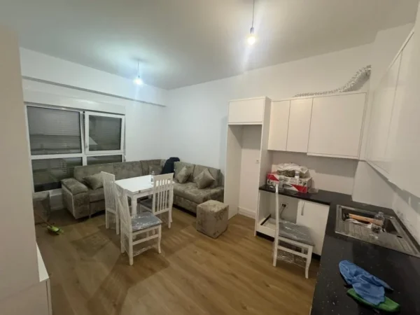 Tirane, jepet me qera apartament 2+1 Kati 3, 500 € 