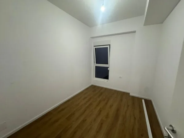 Tirane, jepet me qera apartament 2+1 Kati 3, 500 € 