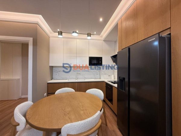 Tirane, jap me qera apartament 2+1 Kati 2, 100 m² 750 € (kinostudio)