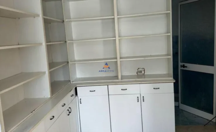 Tirane, jepet me qera ambjent biznesi Kati 0, 40 m² 519 € (QSUT, SPITALI FRANCEZ)