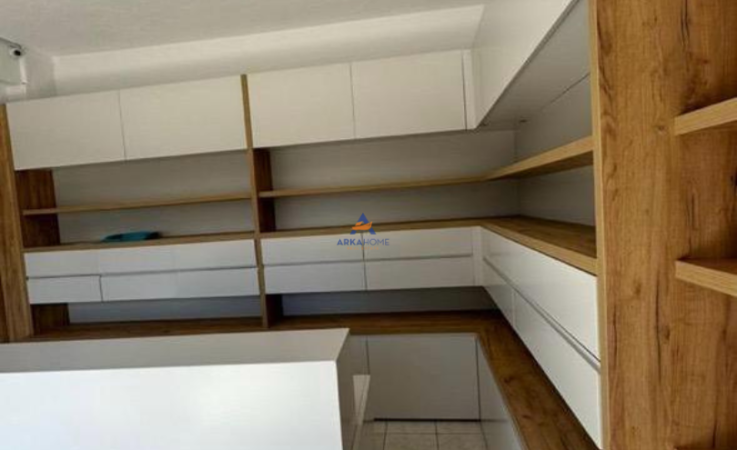 Tirane, jepet me qera ambjent biznesi Kati 0, 40 m² 519 € (QSUT, SPITALI FRANCEZ)