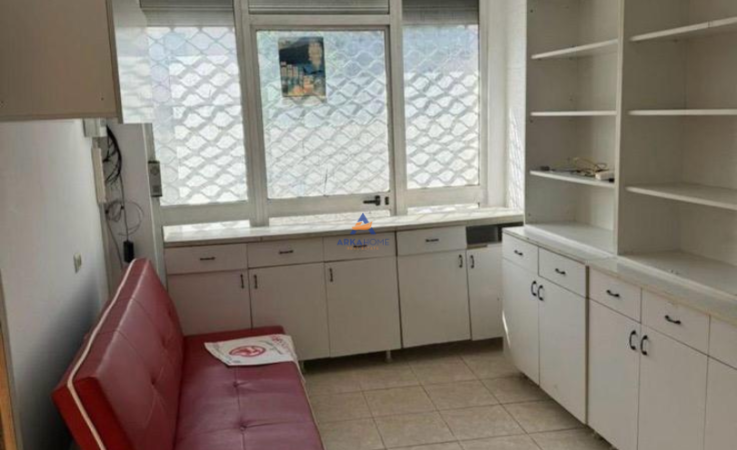 Tirane, jepet me qera ambjent biznesi Kati 0, 40 m² 519 € (QSUT, SPITALI FRANCEZ)