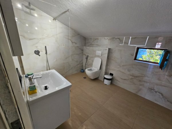 Tirane, jepet me qera 3+1+Ballkon Kati 3, 167 m² 750 € 
