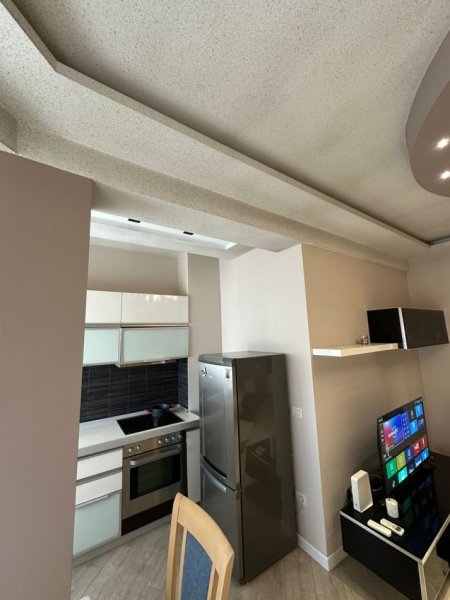 Tirane, jepet me qera apartament 1+1 Kati 5, 65 m² 700 € (Kristal Center)