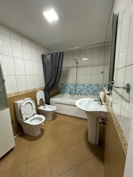 Tirane, jepet me qera apartament 1+1 Kati 5, 65 m² 700 € (Kristal Center)