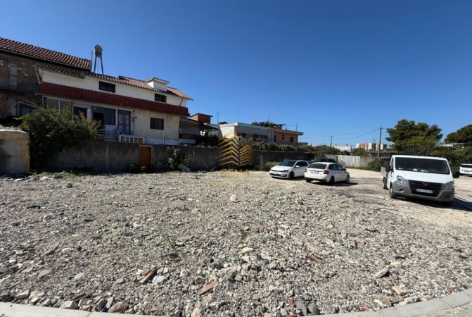 Tirane, jepet me qera toke , 450 m² (Rruga Vangjel Noti)