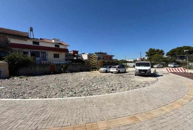 Tirane, jepet me qera toke , 450 m² (Rruga Vangjel Noti)