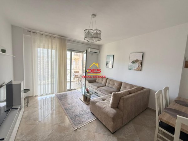 Vlore, jepet me qera apartament 2+1+Ballkon Kati 8, 110 m² 500 € (Rruga Shyqyri Ali Merka)
