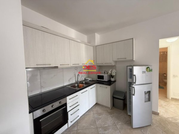 Vlore, jepet me qera apartament 2+1+Ballkon Kati 8, 110 m² 500 € (Rruga Shyqyri Ali Merka)