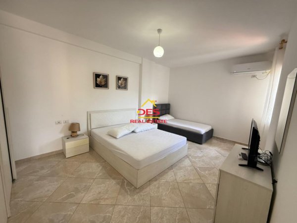 Vlore, jepet me qera apartament 2+1+Ballkon Kati 8, 110 m² 500 € (Rruga Shyqyri Ali Merka)
