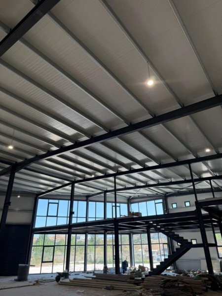 Shqiperi, jepet me qera Kati 0, 3.600 m² (MAMINAS)