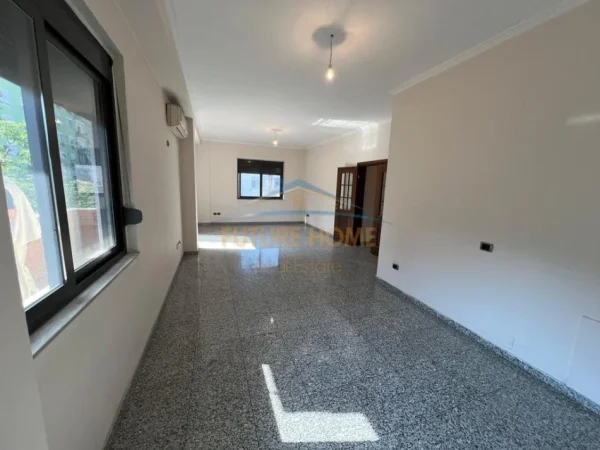 Tirane, jepet me qera ambjent biznesi Kati 3, 139 m² 1.300 € (Rruga Sami Frasheri)