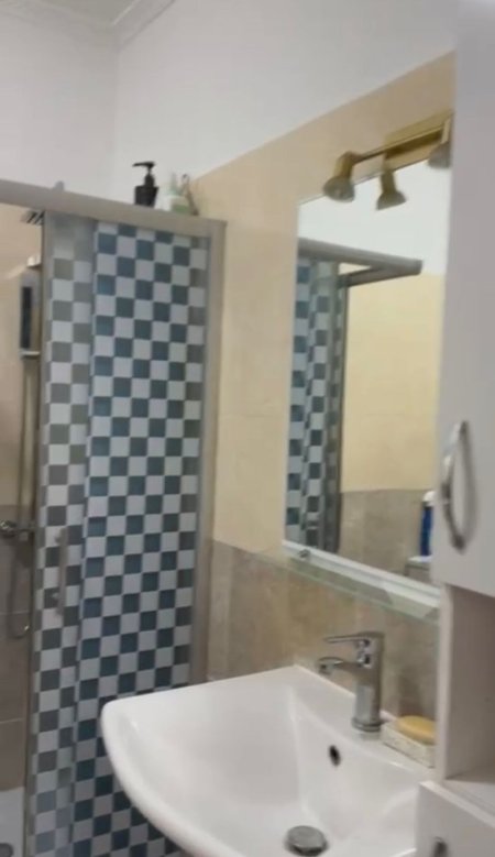 Tirane, jepet me qera apartament 2+1 Kati 5, 95 m² 600 € (Kompleksi Fratari)