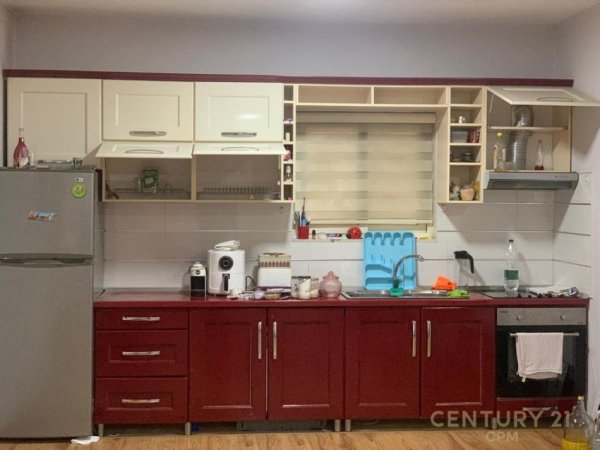 Tirane, jepet me qera apartament 2+1+Aneks+Ballkon Kati 3, 112 m² 550 € (Pallatet e Grekut , Yzberish)