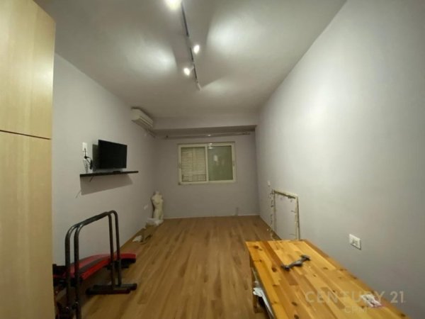 Tirane, jepet me qera apartament 2+1+Aneks+Ballkon Kati 3, 112 m² 550 € (Pallatet e Grekut , Yzberish)