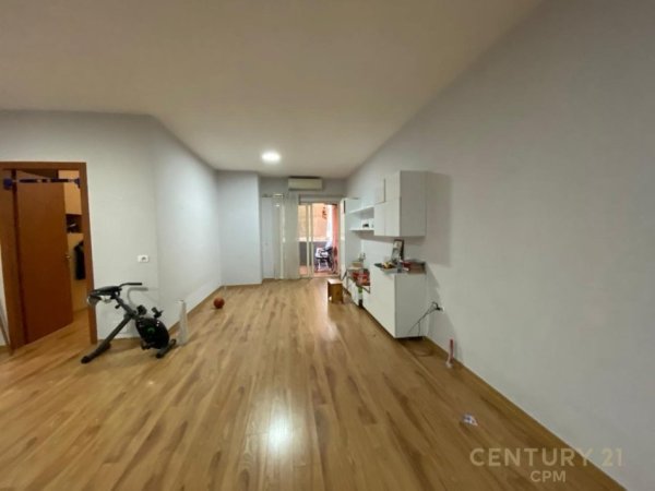 Tirane, jepet me qera apartament 2+1+Aneks+Ballkon Kati 3, 112 m² 550 € (Pallatet e Grekut , Yzberish)