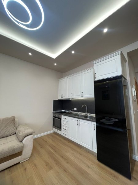 Tirane, jepet me qera apartament 1+1+Ballkon Kati 7, 65 m² 700 € (Përballë Delijorgjit)