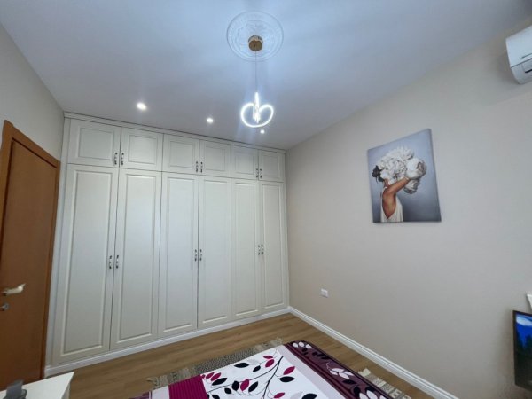 Tirane, jepet me qera apartament 1+1+Ballkon Kati 7, 65 m² 700 € (Përballë Delijorgjit)