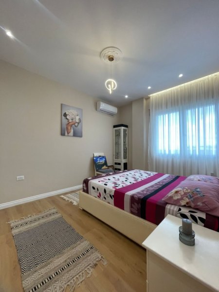 Tirane, jepet me qera apartament 1+1+Ballkon Kati 7, 65 m² 700 € (Përballë Delijorgjit)