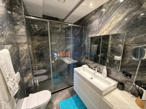 Vlore, shitet apartament 2+1+Ballkon , 180 m² (Vlore)