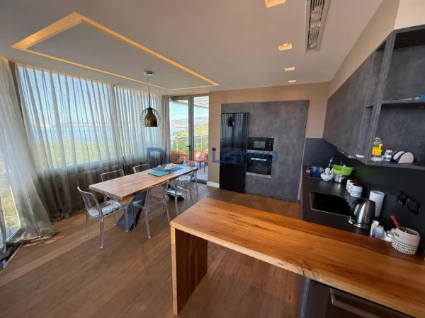 Vlore, shitet apartament 2+1+Ballkon , 180 m² (Vlore)