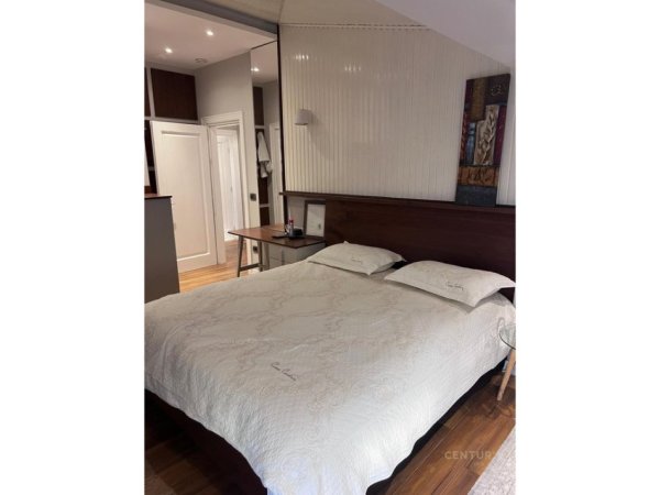 Tirane, jepet me qera apartament+verande | Penthouse 3+1+Aneks+Ballkon Kati 5, 210 m² 2.500 € (Rr. Fortuzi)