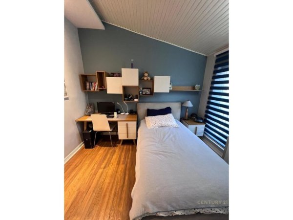 Tirane, jepet me qera apartament+verande | Penthouse 3+1+Aneks+Ballkon Kati 5, 210 m² 2.500 € (Rr. Fortuzi)