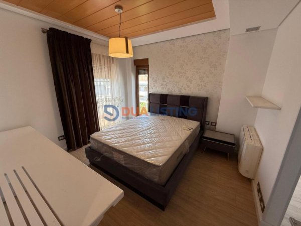 Tirane, jepet me qera Vile 3+1+Ballkon , 320 m² 