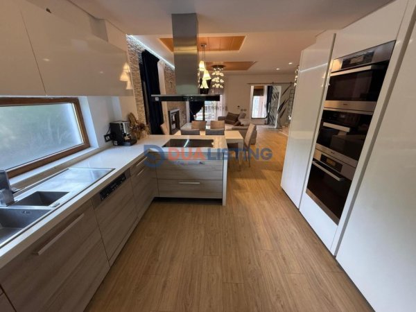 Tirane, jepet me qera Vile 3+1+Ballkon , 320 m² 