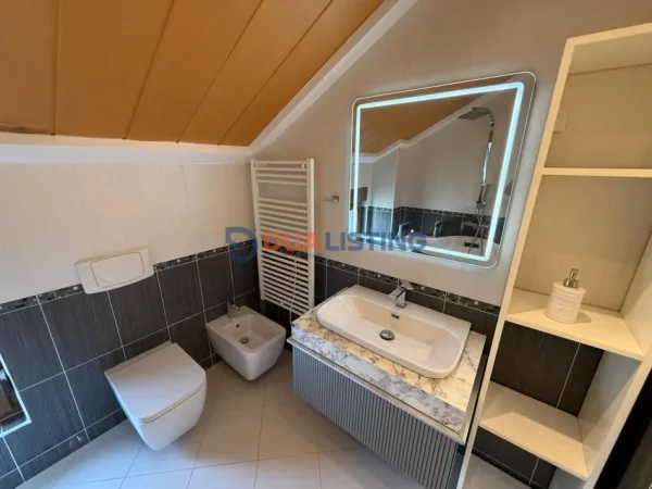 Tirane, jepet me qera Vile 3+1+Ballkon , 320 m² 