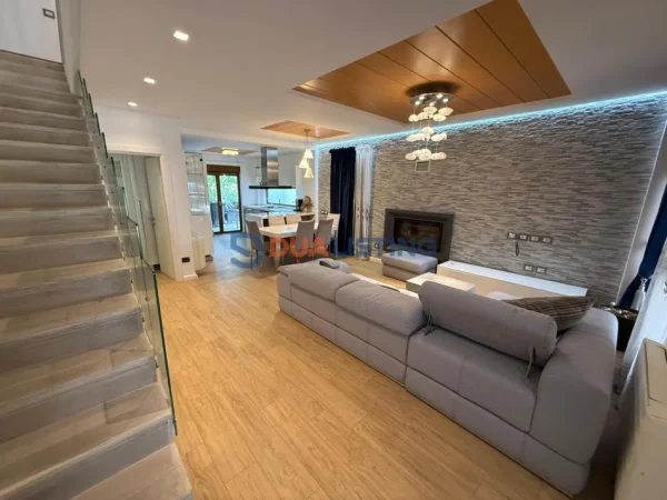 Tirane, jepet me qera Vile 3+1+Ballkon , 320 m² 