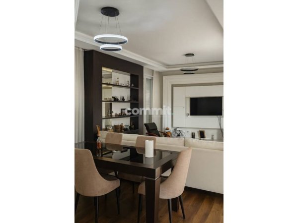 Tirane, jepet me qera apartament 2+1 Kati 3, 130 m² 1.700 € 