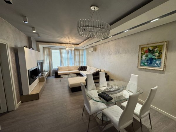 Tirane, shitet apartament 2+1 Kati 5, 127 m² 380.000 € (Bllok)