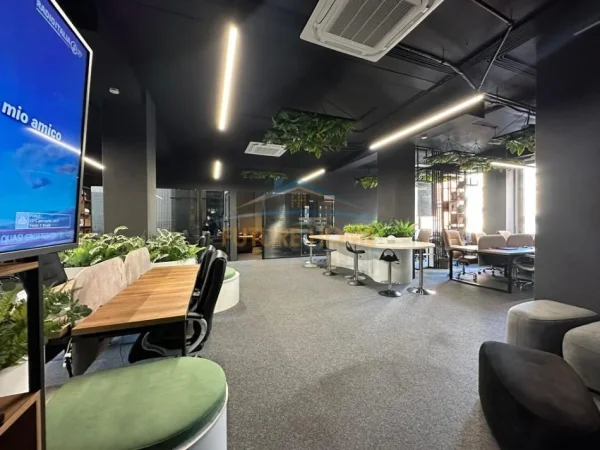 OKAZION Tirane, jepet me qera Zyre Luksoze Kati 3, 355 m² 7.000 € (Kompleksi Delijorgji)