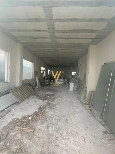 Tirane, shitet dyqan Kati 0, 342 m² 240.000 € (PROFARMA)