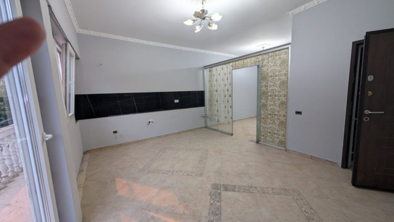Tirane, jepet me qera apartament 1+1+Ballkon Kati 2, 55 m² 250 € (Rruga Gaqo Tashko, prane shkolles bajram curri)
