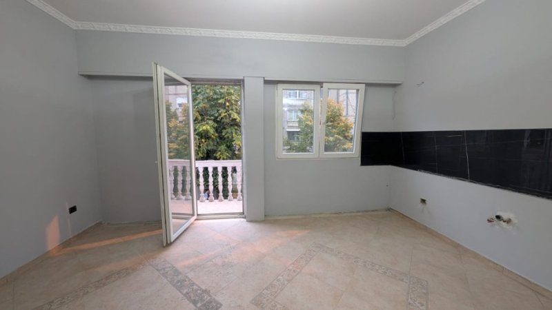 Tirane, jepet me qera apartament 1+1+Ballkon Kati 2, 55 m² 250 € (Rruga Gaqo Tashko, prane shkolles bajram curri)