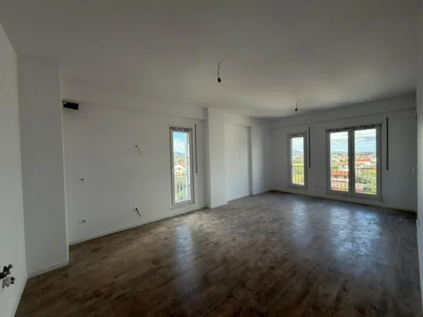 Tirane, shitet apartament 2+1 Kati 4, 108 m² 91.800 € (Kamez)