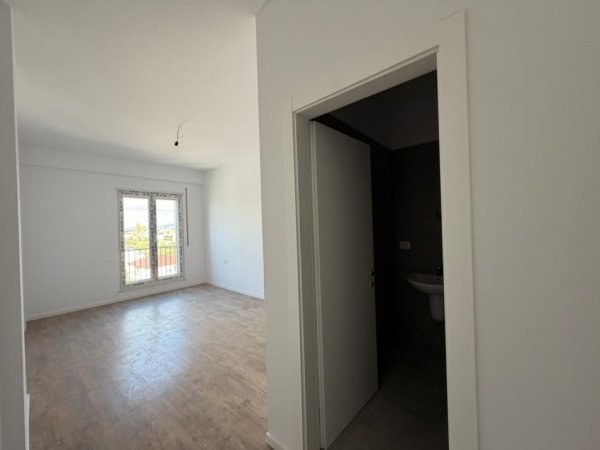 Tirane, shitet apartament 2+1 Kati 4, 108 m² 91.800 € (Kamez)