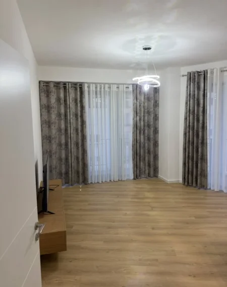 Tirane, jepet me qera apartament 2+1+Ballkon Kati 7, 120 m² 500 € (Astir, Prane Viles L)