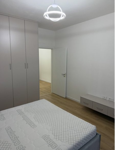 Tirane, jepet me qera apartament 2+1+Ballkon Kati 7, 120 m² 500 € (Astir, Prane Viles L)